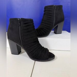 SODA Women's Black 8.5 Criss Cross Design Booties, Zip Side 3.5 Inch Heel